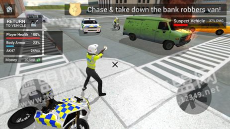 警车驾驶骑摩托车